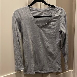 Columbia Light Gray V-Neck Long Sleeve Top